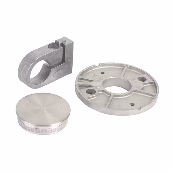 CNC que trabaja a máquina piezas pequeñas de aleación de aluminio que procesan hardware de precisión no